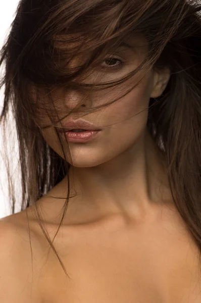 Menina bonita com cabelo comprido — Fotografia de Stock