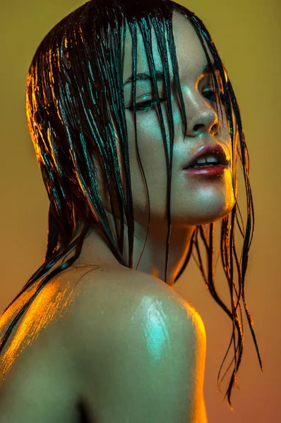 Girl with wet hair — Stock Photo, Image