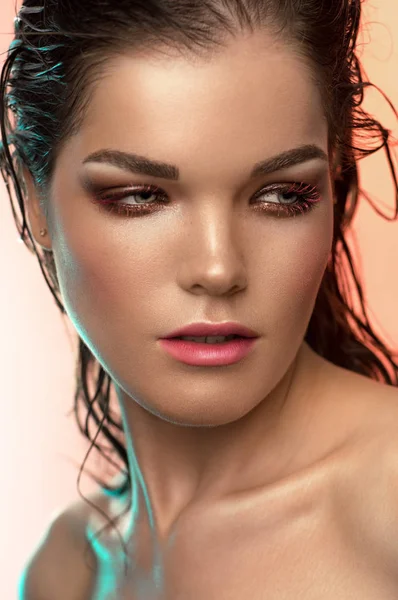 Frau mit artistischem Mode-Make-up — Stockfoto