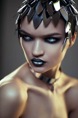 metal Aksesuar kadınla