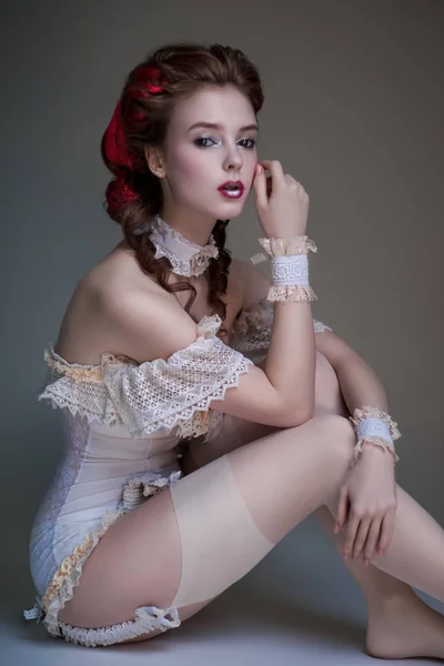 Femme habillée en corset renaissance — Photo