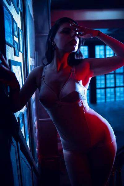 Jovem Morena Sexy Lingerie Posando — Fotografia de Stock