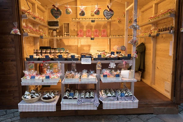 Kerstmarkt op de st. Vitus kathedraal Square in Praag — Stockfoto