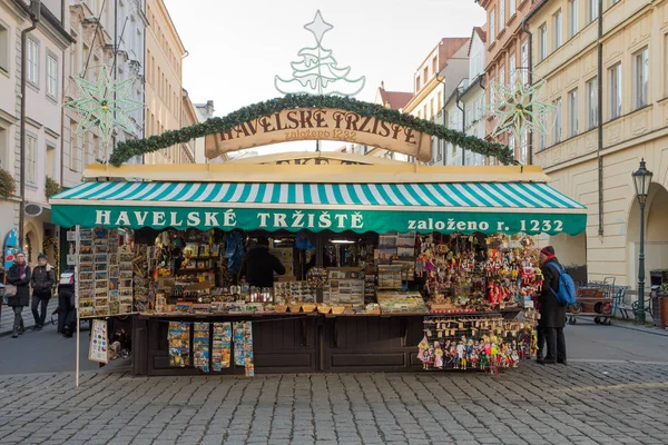 Souvenir shop at famous Havels Market in first week of Advent in Christmas — Stock Photo, Image