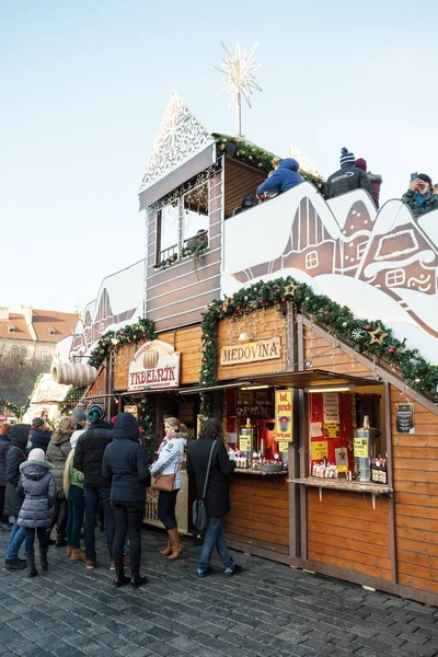 Mercado de Navidad en la Plaza de la Ciudad Vieja de Praga —  Fotos de Stock