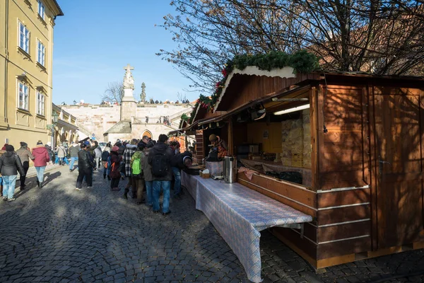 Christmas market under famous Charles bridge in Prague — Stock Photo, Image