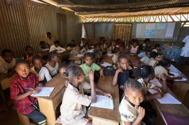 Madagaskar okul çocukları sınıfta