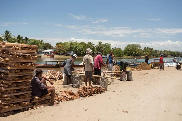 Malagassiska bemannar vardag i Madagaskar — Stockfoto