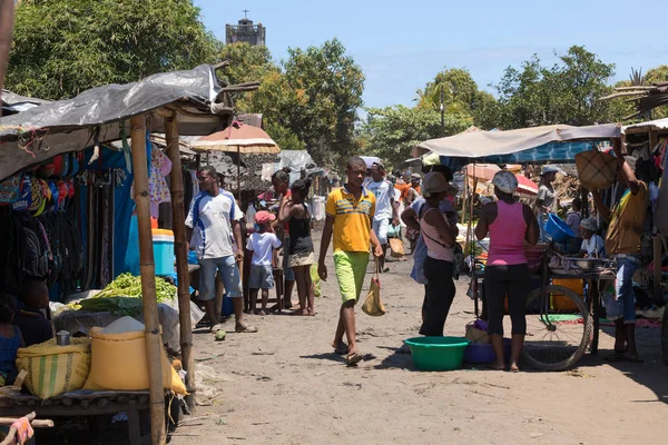 Popoli malgasci sul mercato in Madagascar — Foto Stock