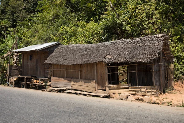 Afrikaanse Malagasi hutten Andasibe regio — Stockfoto