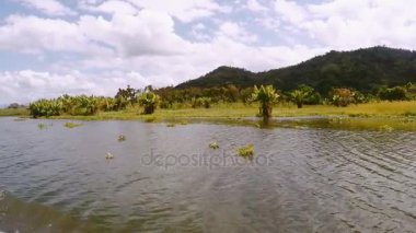 Madagaskar geleneksel nehir manzara