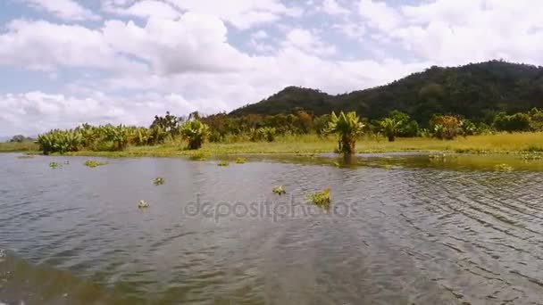 Madagáscar paisagem fluvial tradicional — Vídeo de Stock