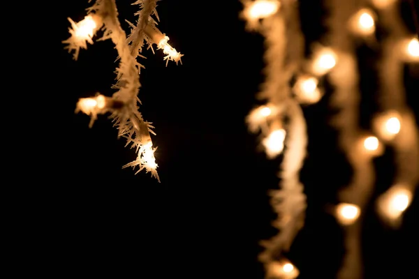 Kerstverlichting op dak — Stockfoto