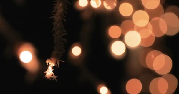 Utomhus christmas lights bokeh — Stockvideo