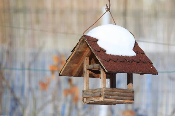 Birdhouse no jardim de inverno — Fotografia de Stock