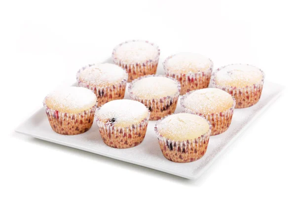 Fresco fatto in casa Muffin su sfondo bianco — Foto Stock