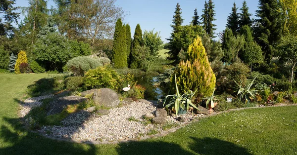 Farbenfroher Frühlingsgarten — Stockfoto