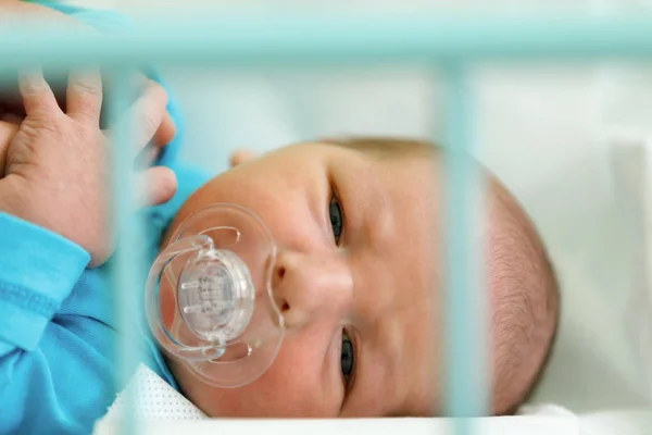 Pasgeboren baby baby in het ziekenhuis — Stockfoto