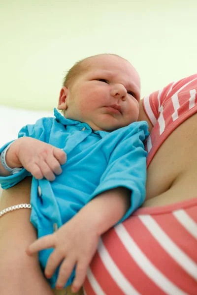 Pasgeboren baby baby in het ziekenhuis — Stockfoto