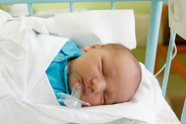 Bebê recém-nascido no hospital — Fotografia de Stock