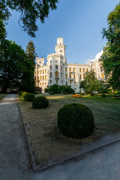 Tjeckien - vita slottet Hluboká nad vltavou — Stockfoto