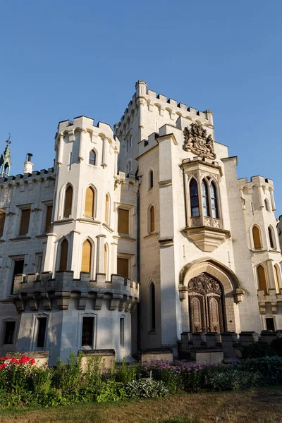 República Checa - castillo blanco Hluboka nad Vltavou — Foto de Stock