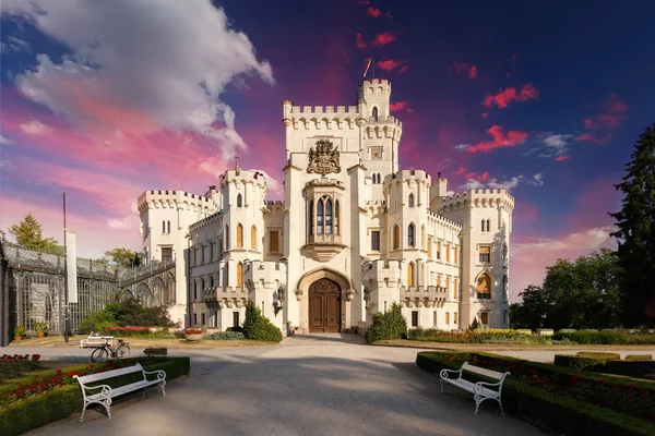 Repubblica Ceca - castello bianco Hluboka nad Vltavou — Foto Stock