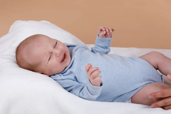 Piangendo neonato — Foto Stock
