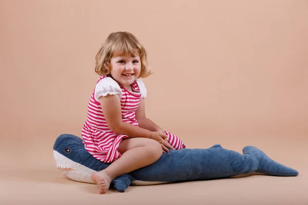 Retrato de niña de tres años —  Fotos de Stock