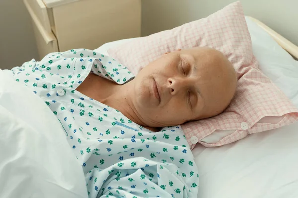Woman patient with cancer in hospital — Stock Photo, Image