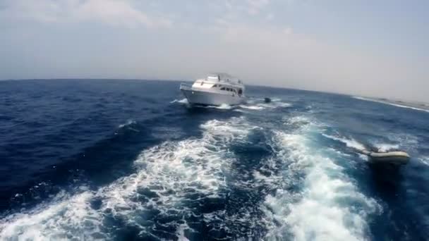 游客在埃及红海航行船 — 图库视频影像
