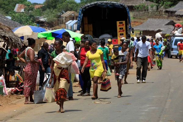 Popoli malgascio sulla città rurale Sofia in Madagascar — Foto Stock