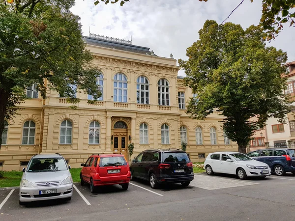 Zabytkowy budynek w centrum miasta Sopron — Zdjęcie stockowe