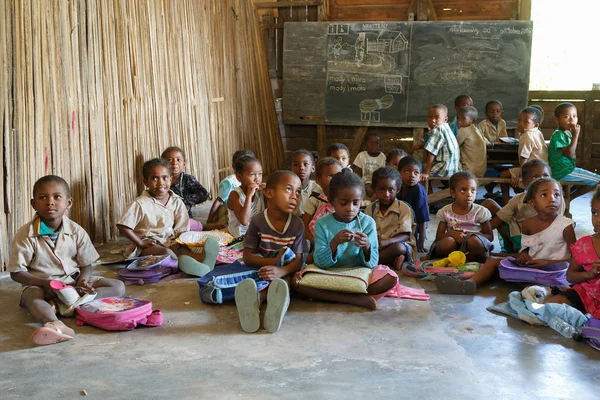 Des écoliers malgaches en classe, Madagascar — Photo