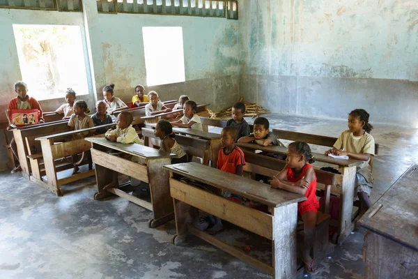 Bambini delle scuole malgasce in classe, Madagascar — Foto Stock