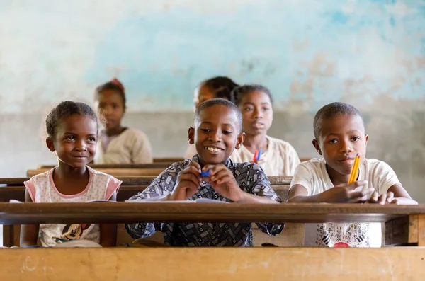 Bambini delle scuole malgasce in classe, Madagascar — Foto Stock