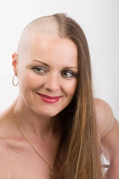Красивая женщина больной раком — стоковое фото