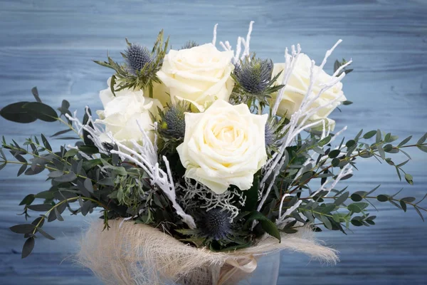 Bouquet of fresh white yellow roses — Stock Photo, Image