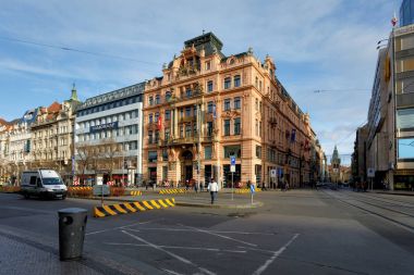 Varış zamanı Noel pazarı Wenceslas Square, Prag