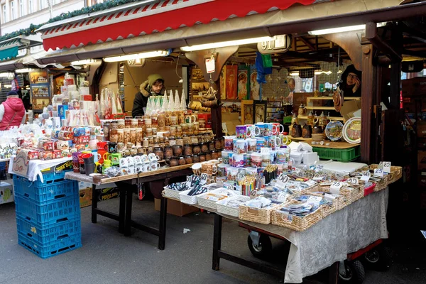 Tienda de recuerdos en el famoso mercado de Havel en la segunda semana de Adviento en —  Fotos de Stock