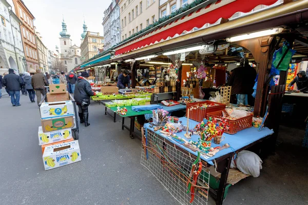 Negozio di souvenir al famoso mercato di Havel nella seconda settimana di Avvento in — Foto Stock