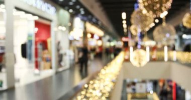 Bulanık Noel alışveriş merkezi iki kat ve alıcılar ile dekore edilmiştir. Noel kalabalık insanlar Mania siyah Cuma büyük satış. Döngü mümkün