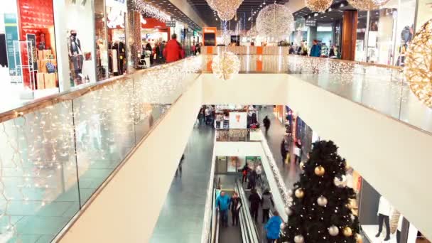 Natal Decorado Shopping Center Com Dois Andares Compradores Multidão Natal — Vídeo de Stock