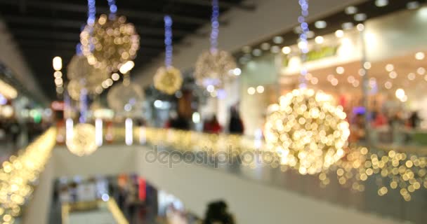 Borrosa Navidad Decorado Centro Comercial Con Dos Plantas Compradores Multitud — Vídeos de Stock