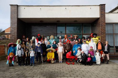 Geleneksel Masopust karnaval insanlar katılmak