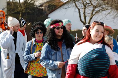 Geleneksel Masopust karnaval insanlar katılmak