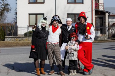 Geleneksel Masopust karnaval insanlar katılmak