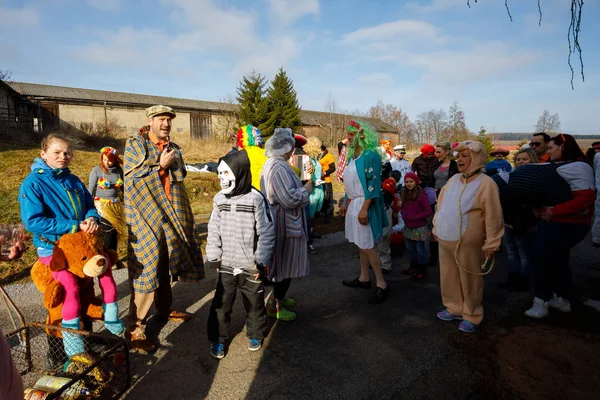 Geleneksel Masopust karnaval insanlar katılmak — Stok fotoğraf