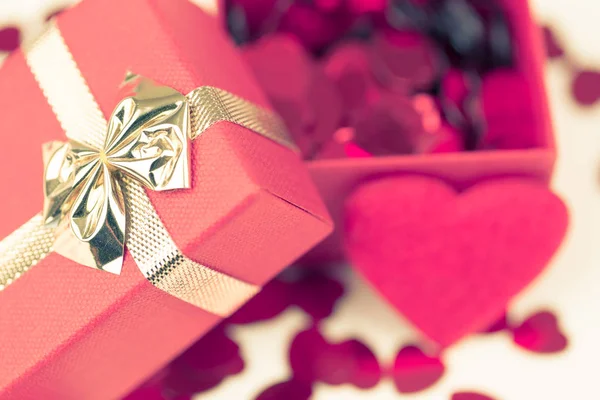 Scatola regalo amore San Valentino — Foto Stock