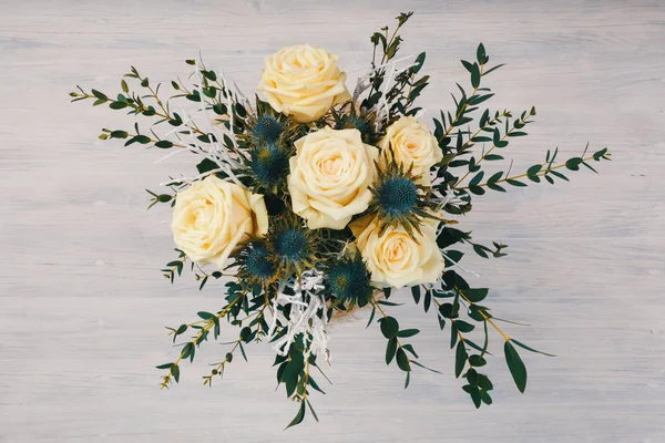 Elegante bouquet di rose bianche — Foto Stock